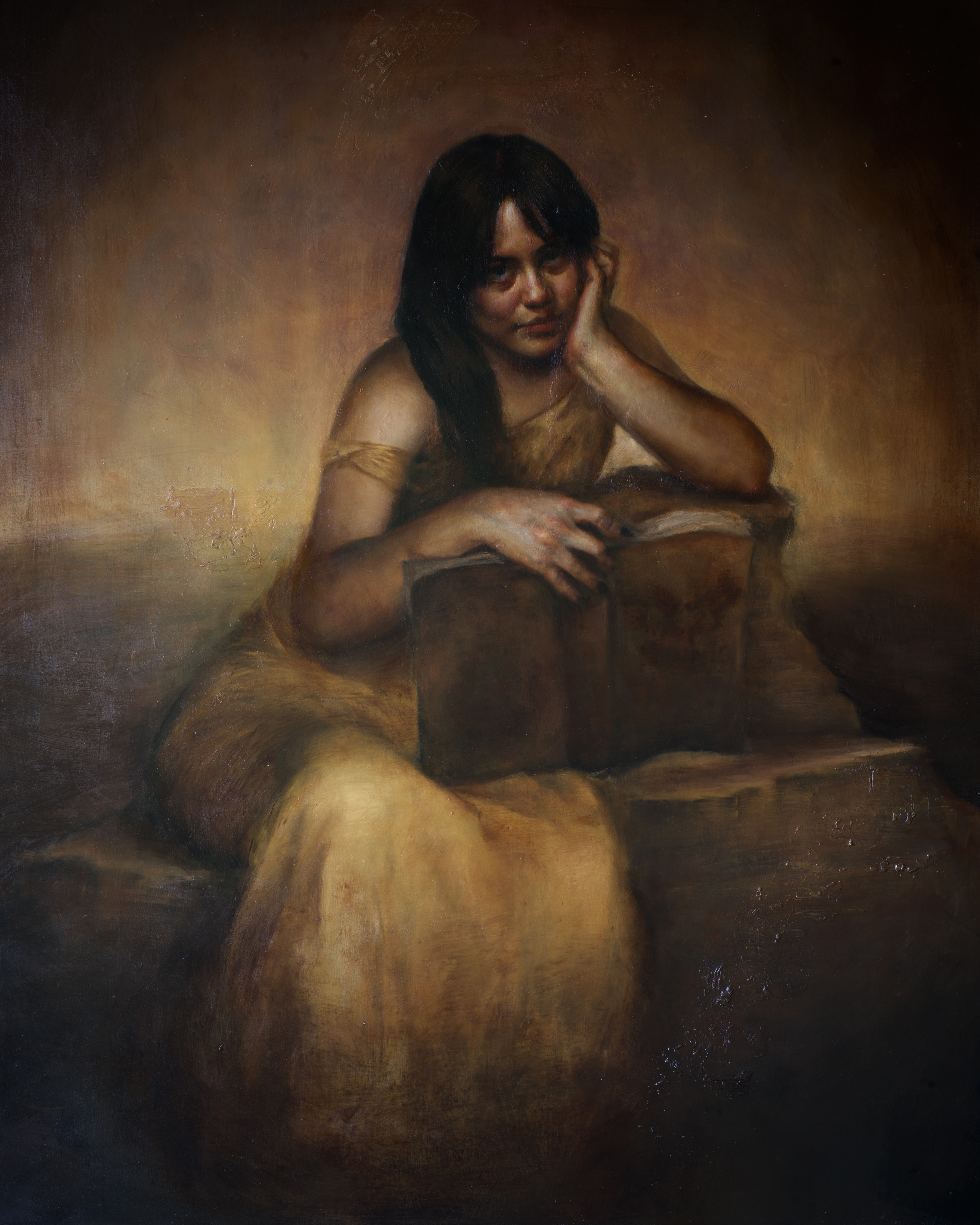 Figura femenina pensativa